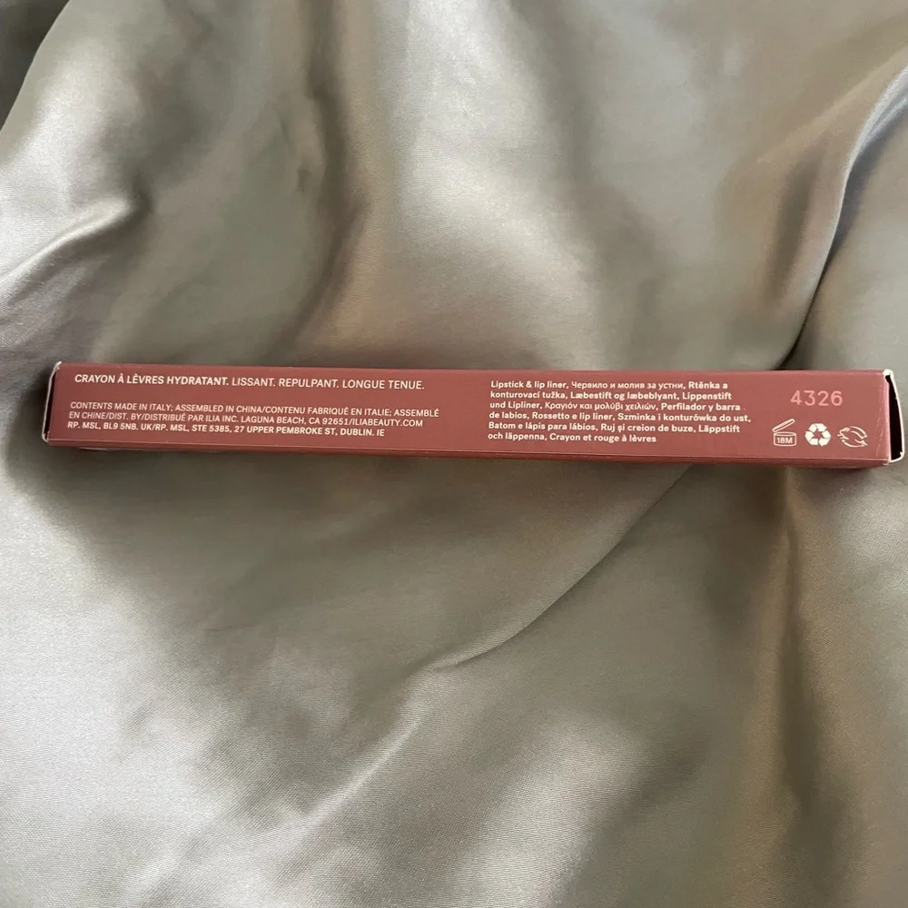 ILIA Hydrating Lip Crayon - Banquette - Picture 2 of 5